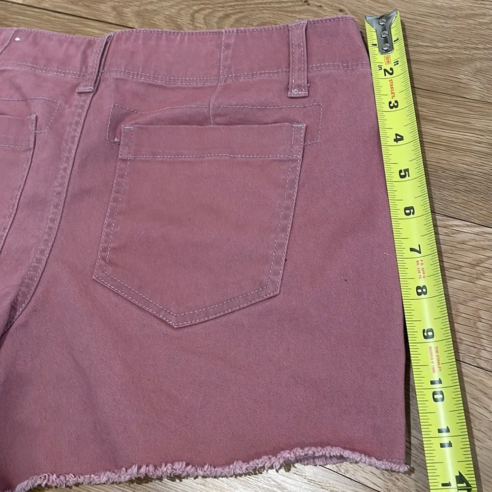 LIKE NEW MAURICES Pink Cut-off Shorts size 2 - Picture 9 of 11